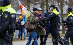Policija u Den Haagu vodenim topovima rastjeravala demonstrante